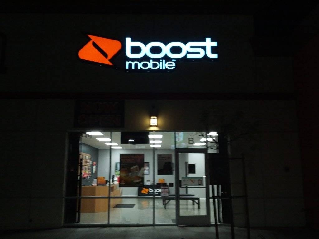 Boost Mobile Example Of Signs And Displays